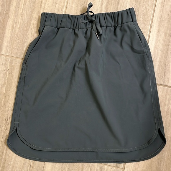 Lululemon Women’s Athletic on the fly Skirt - Picture 3 of 7